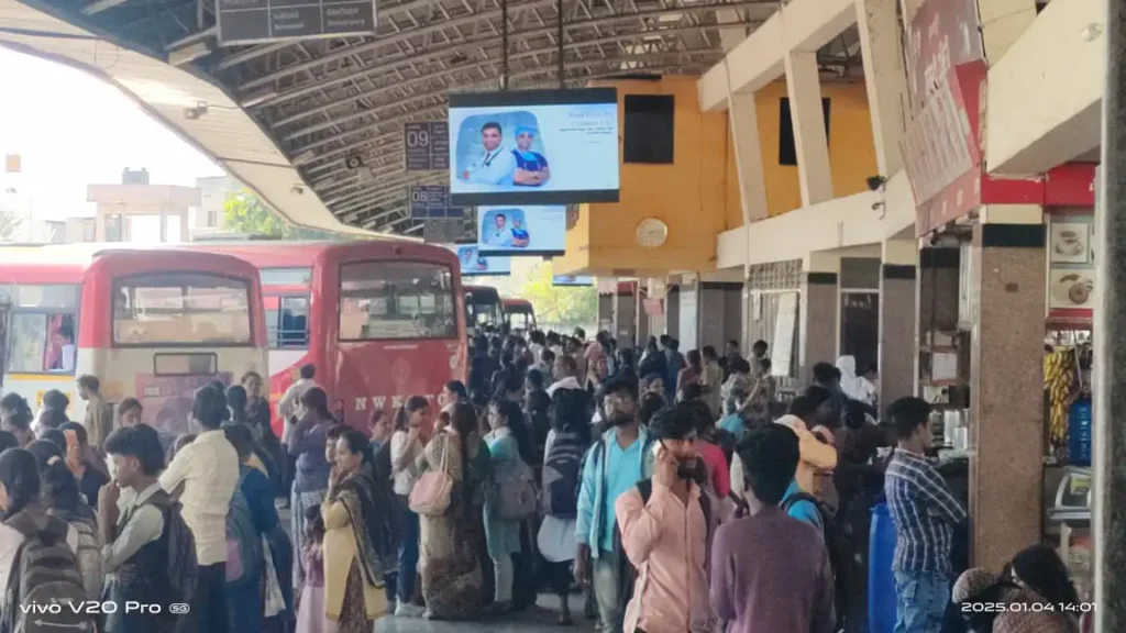 Bus Station Advertising- Digital Screen